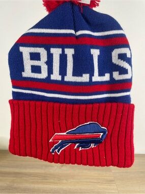 Buffalo Bills New Era 2024 Sideline Historic Sport Knit Beanie Pom Hat NFL NWT